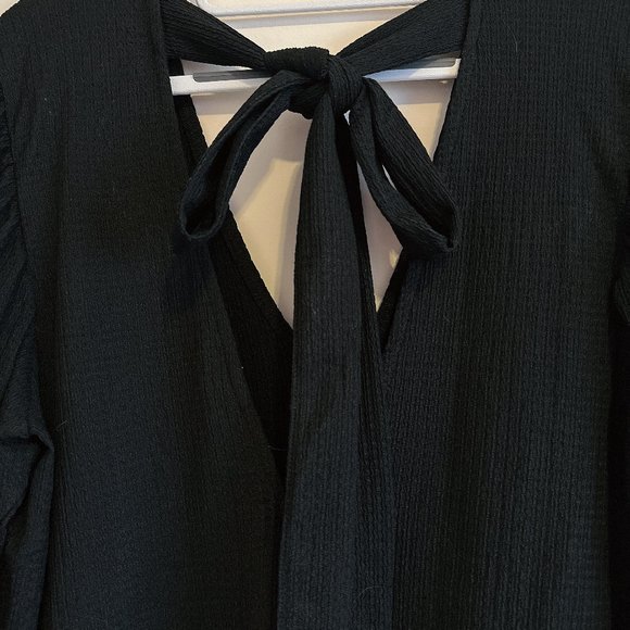 Cute Black Wide-Cut Short Sleeve Tie Detail Dress - Picture 2 of 5